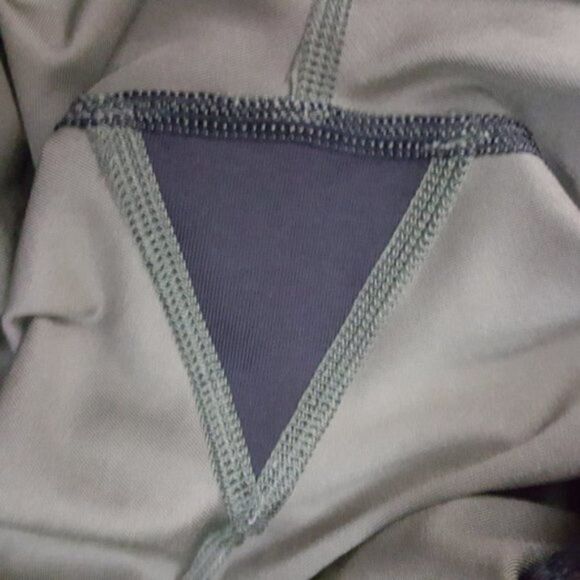 Lululemon Chevron Fatigue Clip-In Crop pants Green 4 - Picture 9 of 10